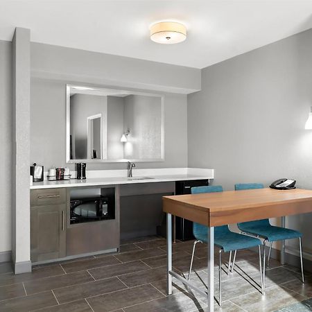 Hampton Inn & Suites Newtown Yardley Экстерьер фото