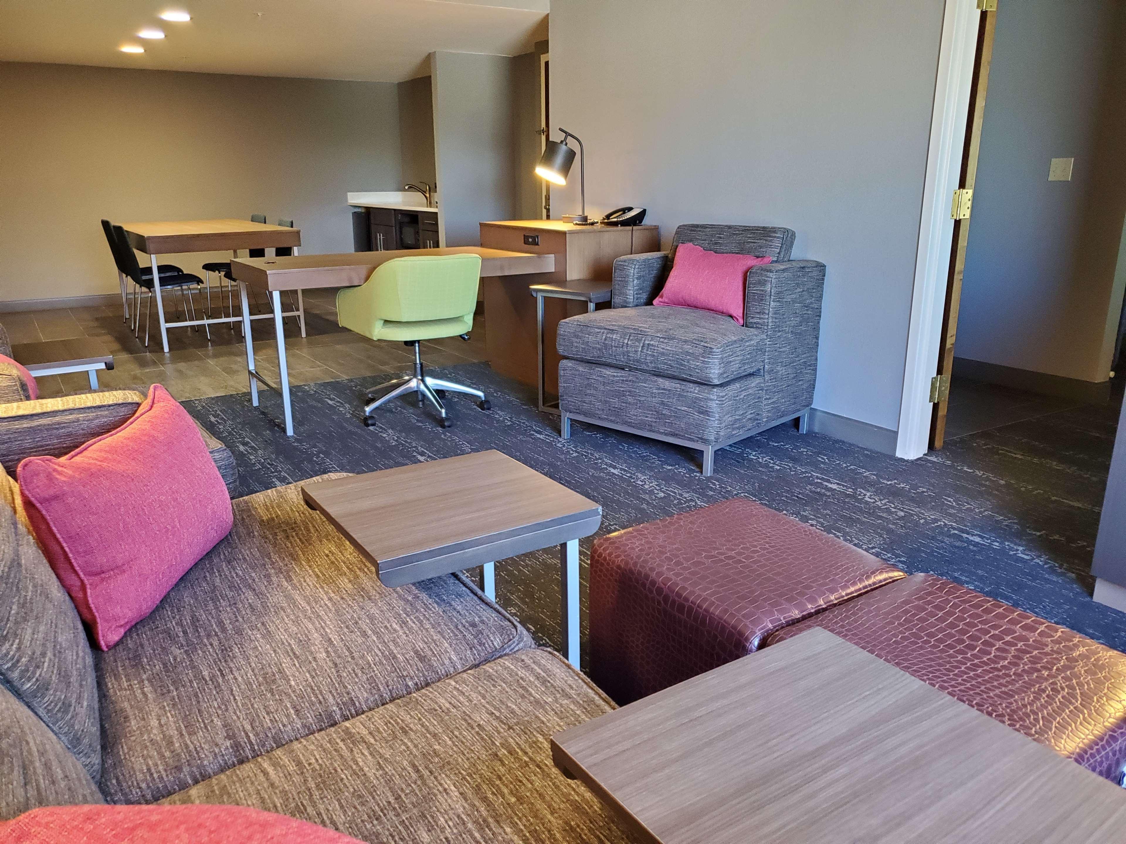Hampton Inn & Suites Newtown Yardley Экстерьер фото