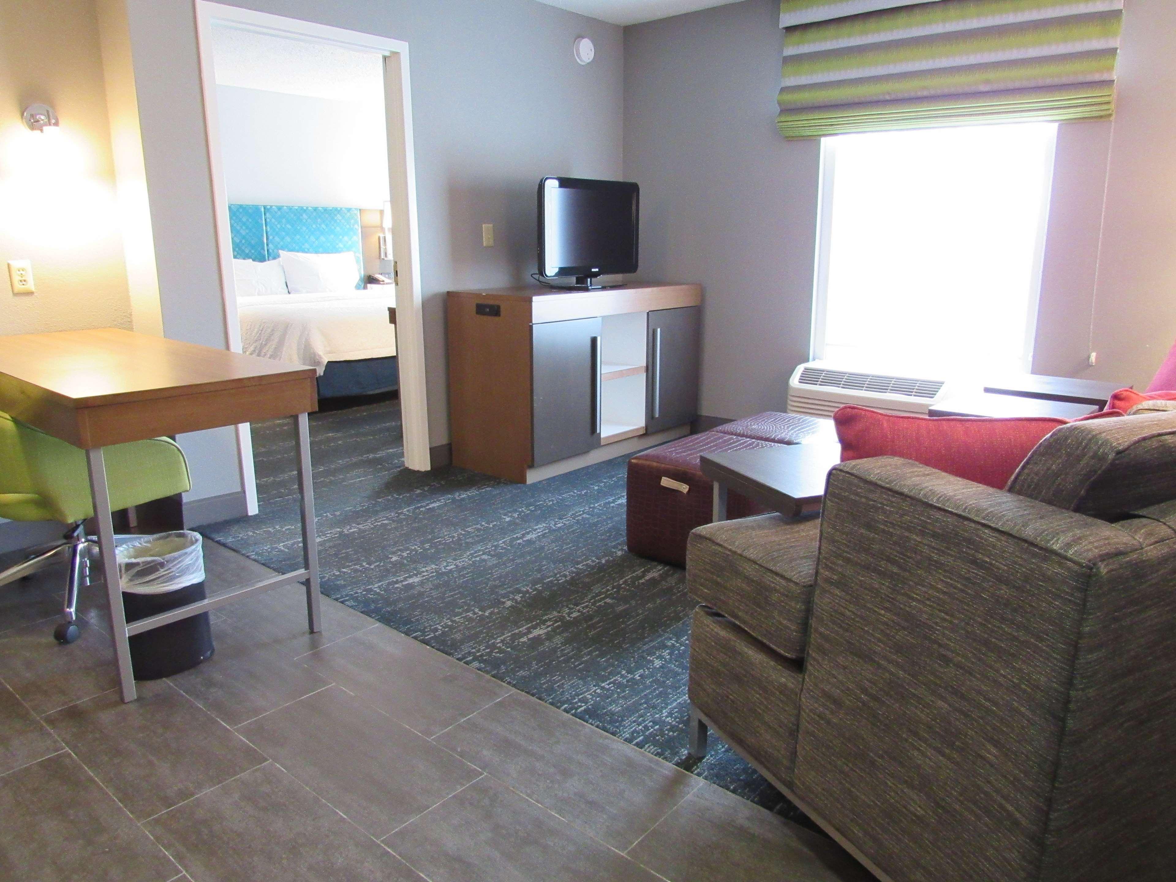 Hampton Inn & Suites Newtown Yardley Экстерьер фото