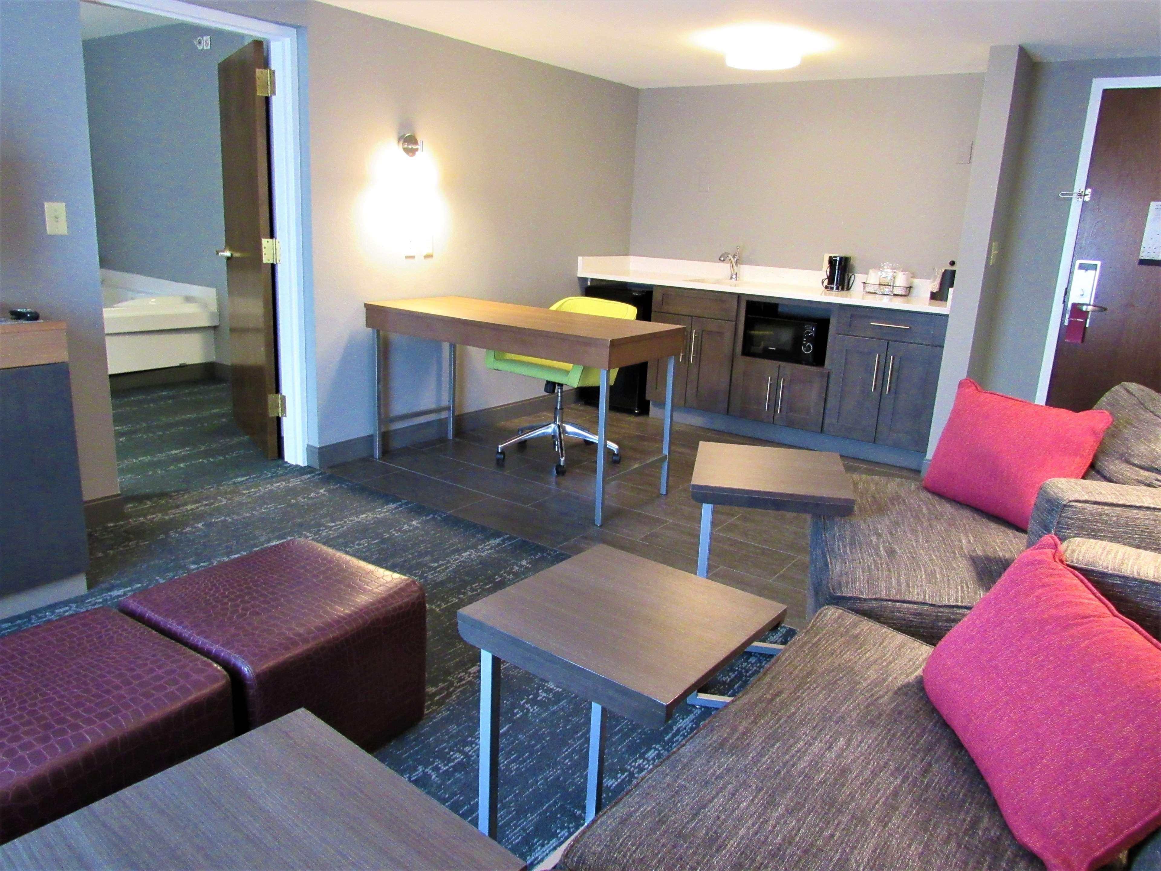 Hampton Inn & Suites Newtown Yardley Экстерьер фото