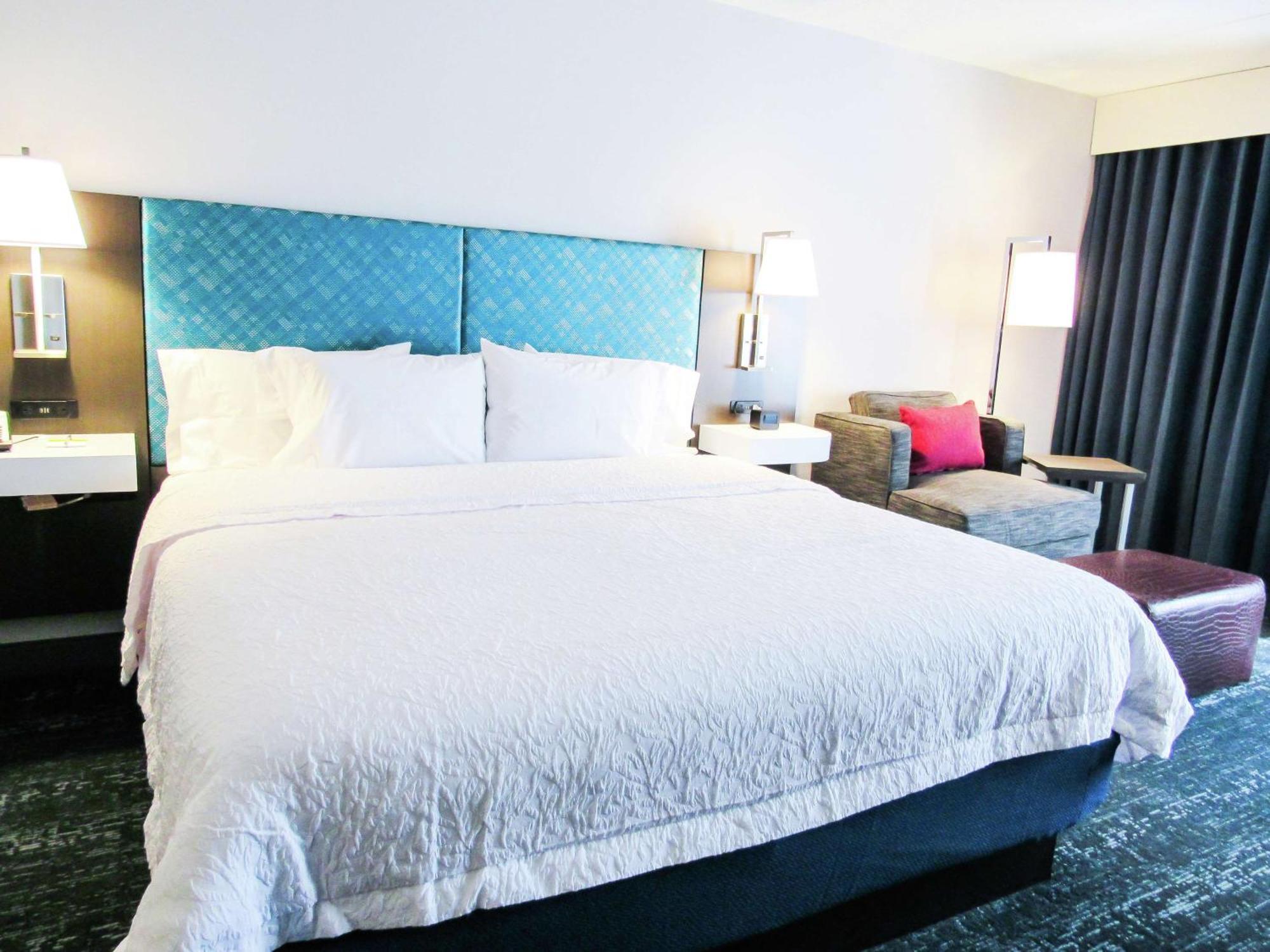 Hampton Inn & Suites Newtown Yardley Экстерьер фото