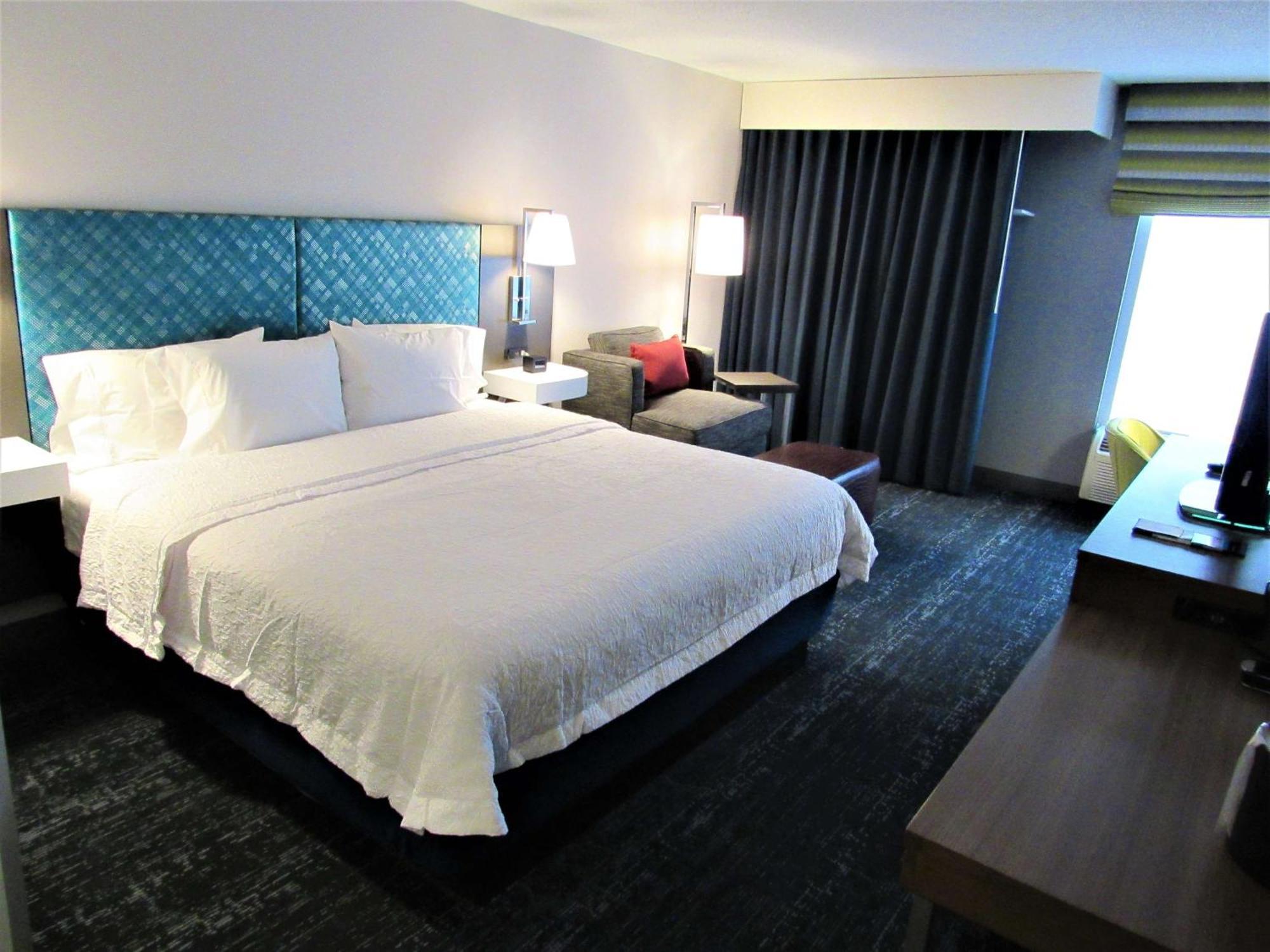 Hampton Inn & Suites Newtown Yardley Экстерьер фото