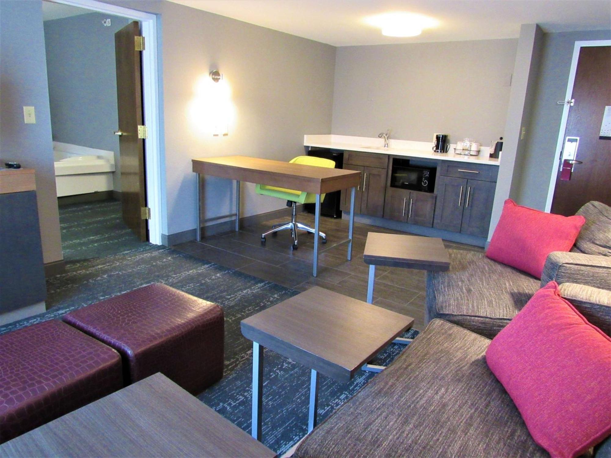 Hampton Inn & Suites Newtown Yardley Экстерьер фото