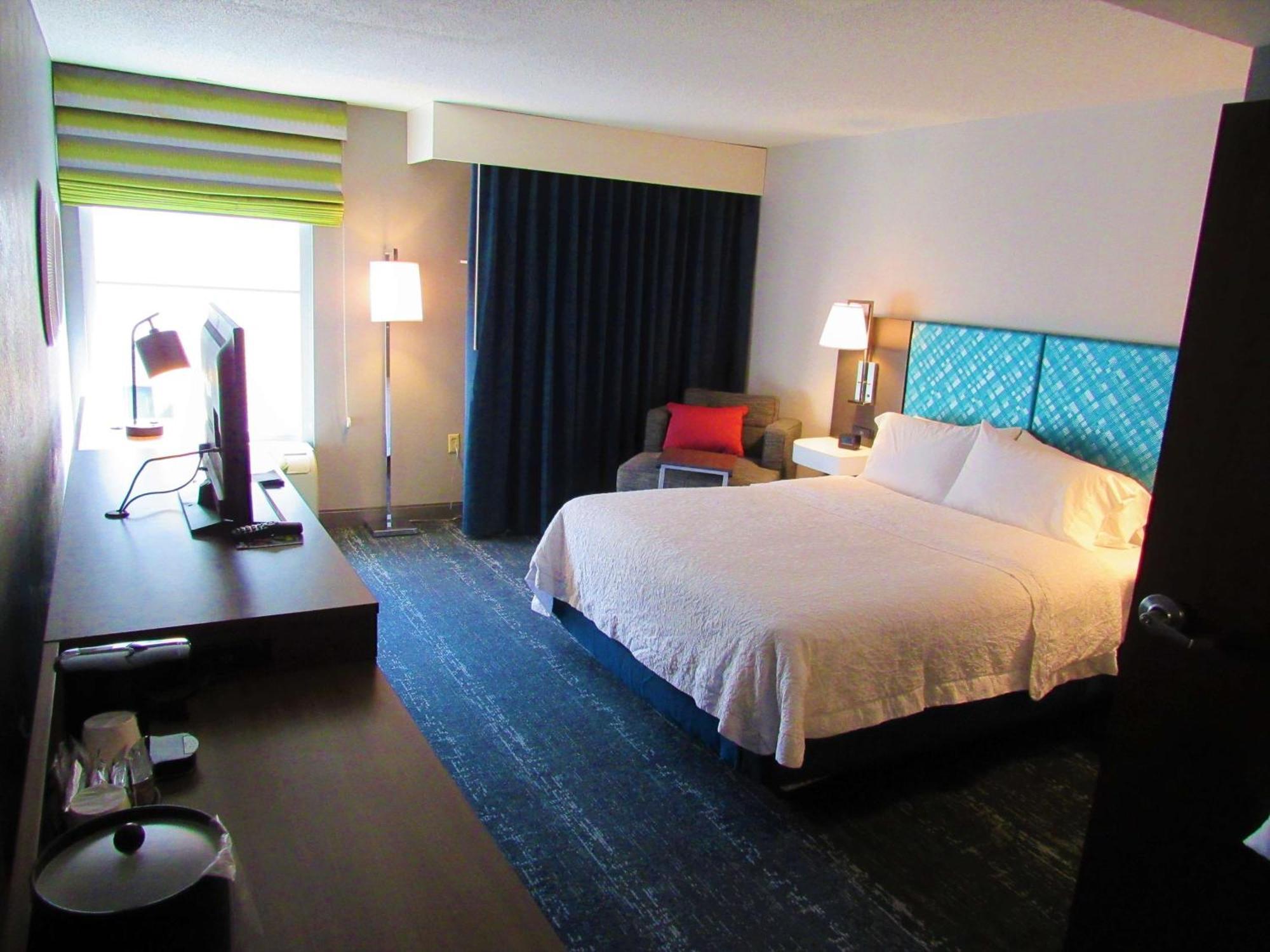 Hampton Inn & Suites Newtown Yardley Экстерьер фото