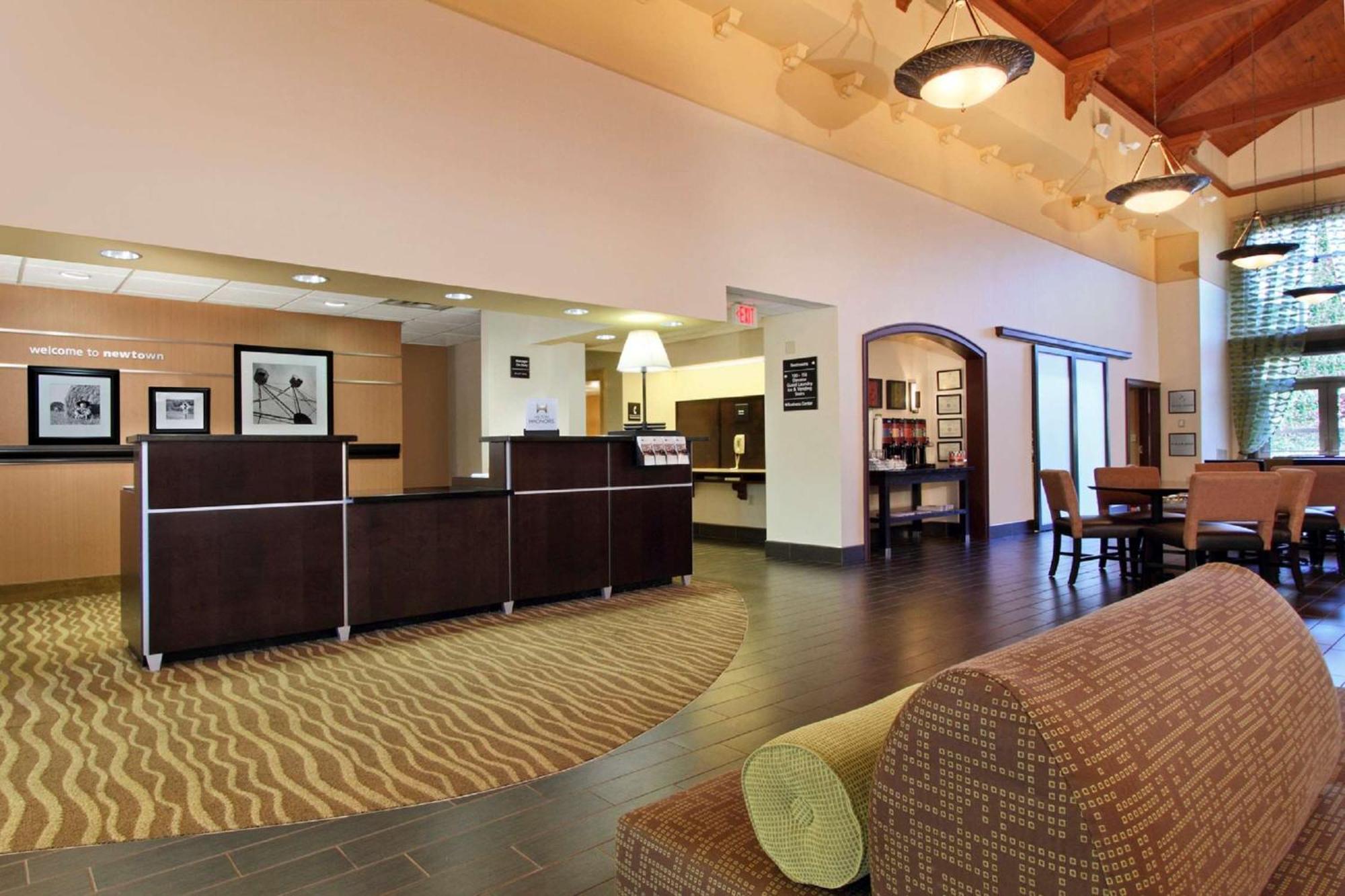 Hampton Inn & Suites Newtown Yardley Экстерьер фото