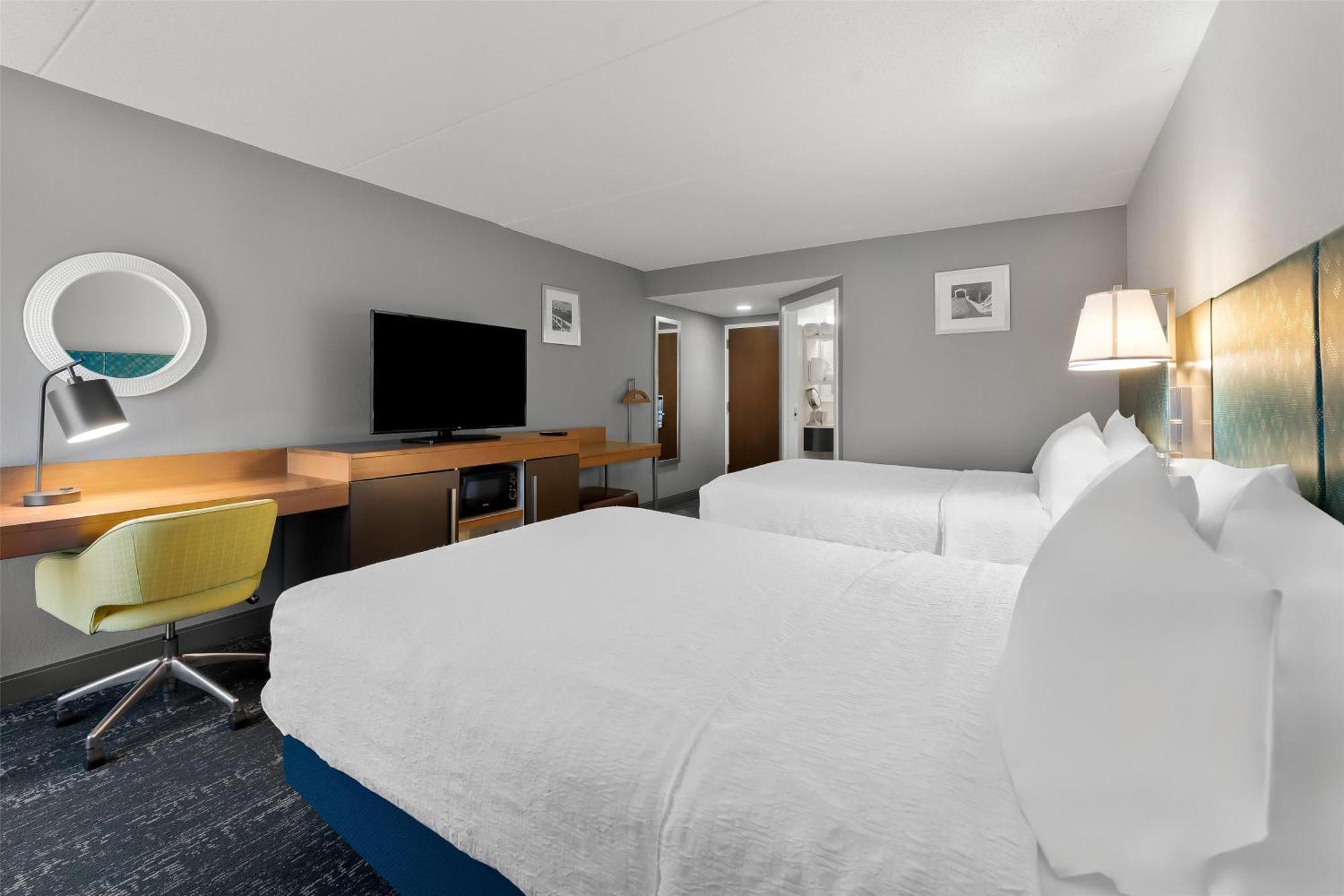Hampton Inn & Suites Newtown Yardley Экстерьер фото