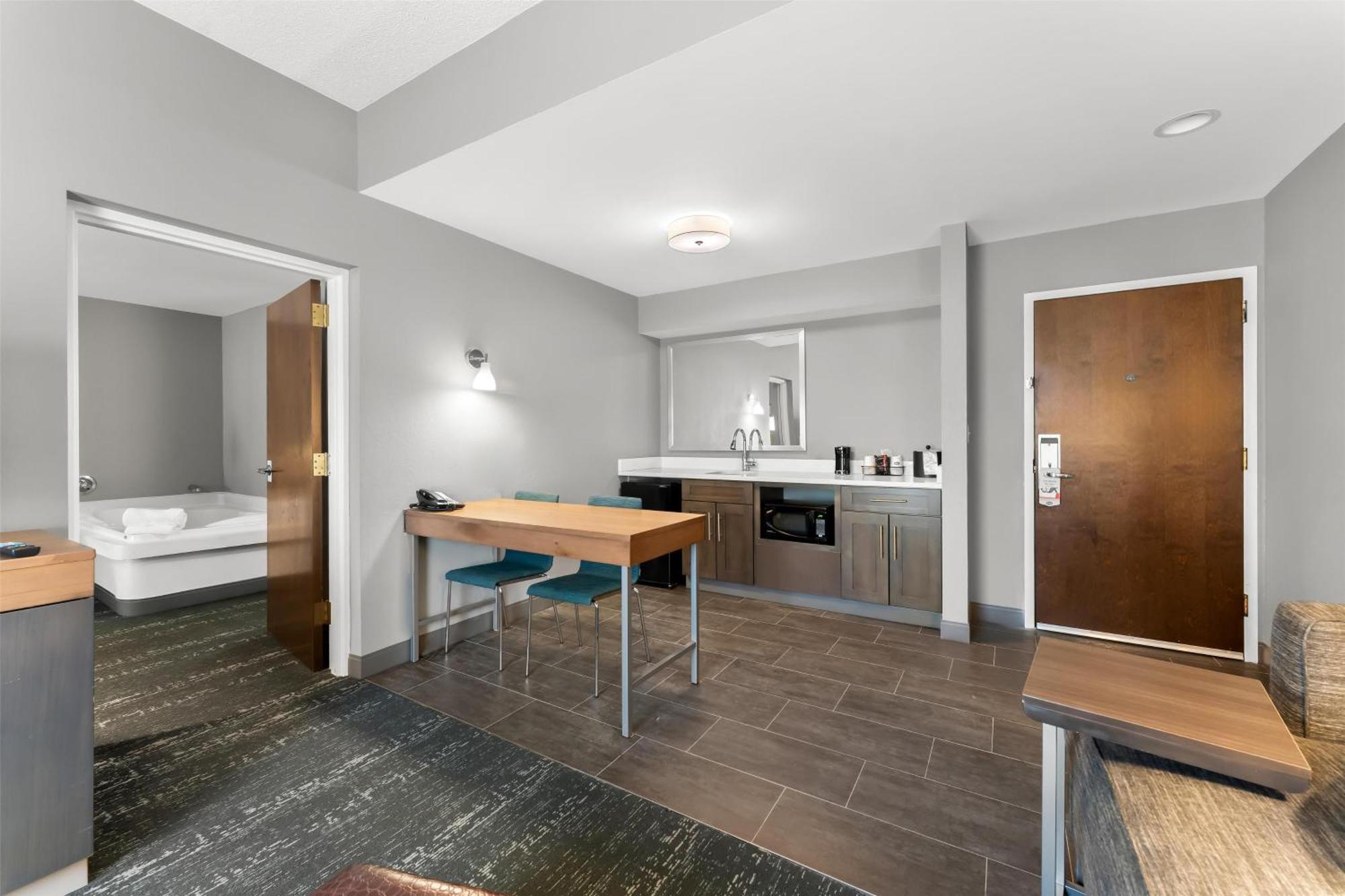 Hampton Inn & Suites Newtown Yardley Экстерьер фото