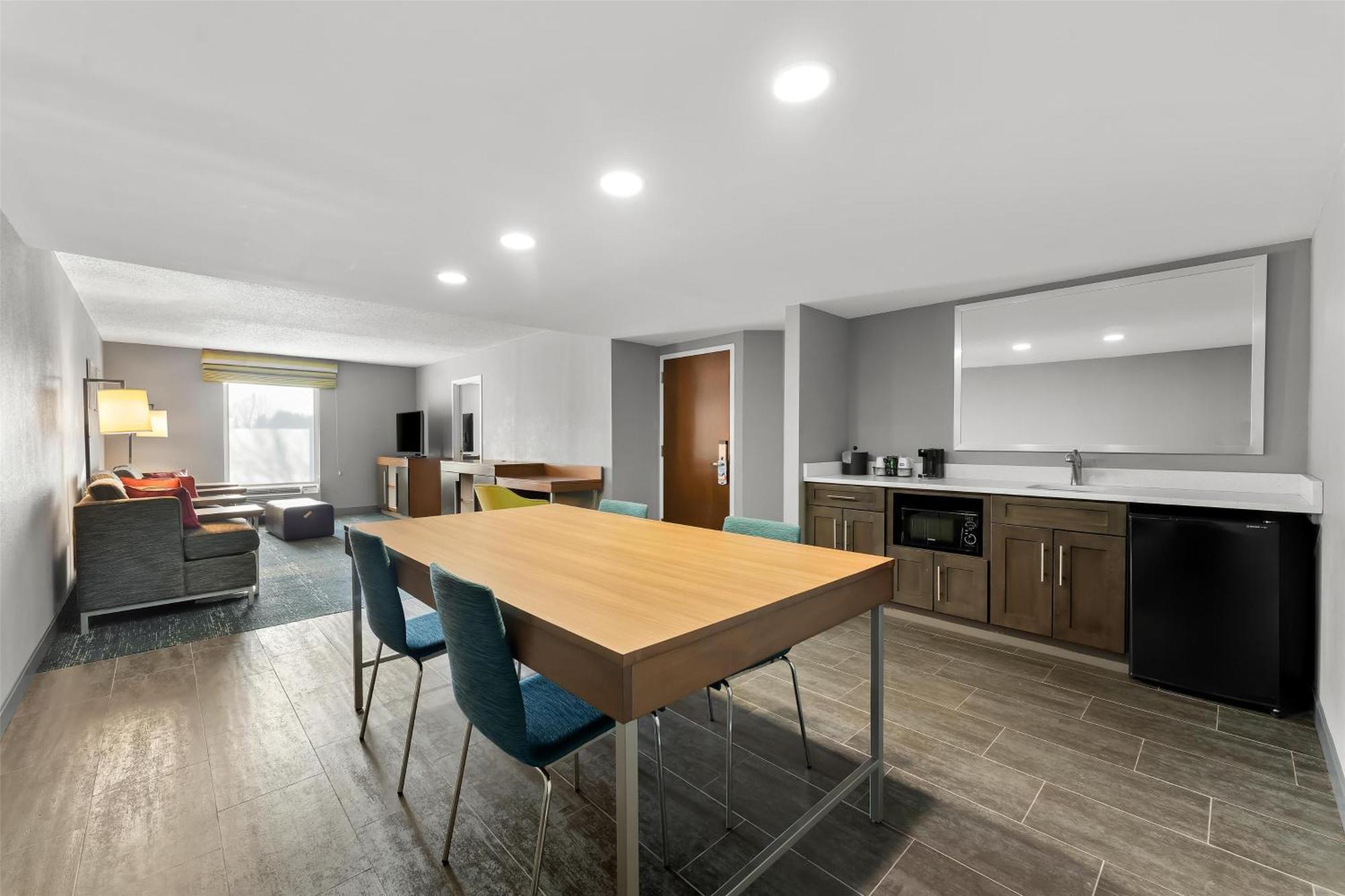 Hampton Inn & Suites Newtown Yardley Экстерьер фото