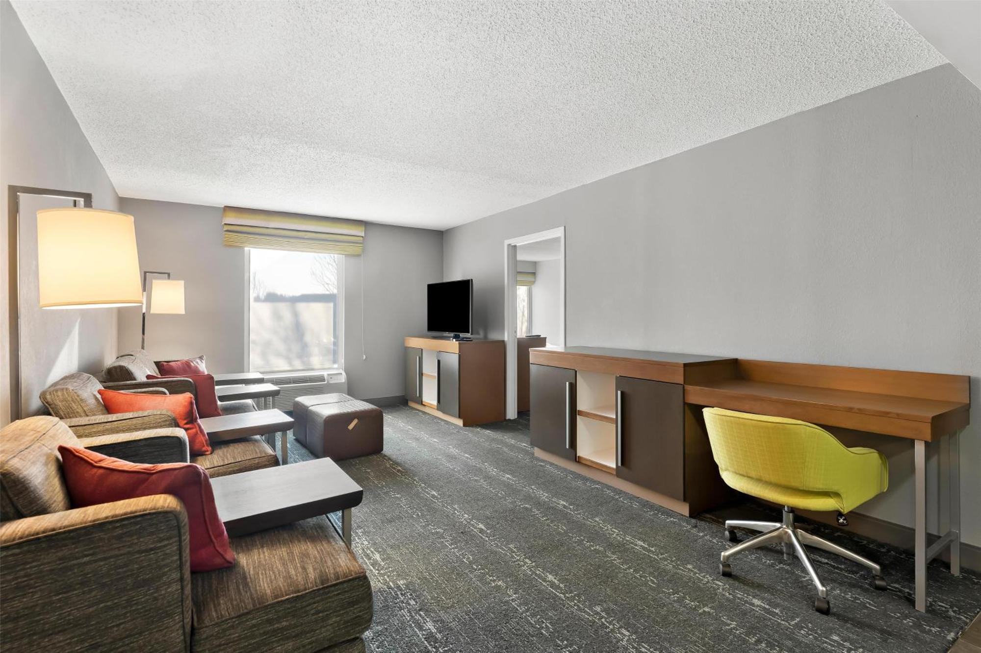 Hampton Inn & Suites Newtown Yardley Экстерьер фото