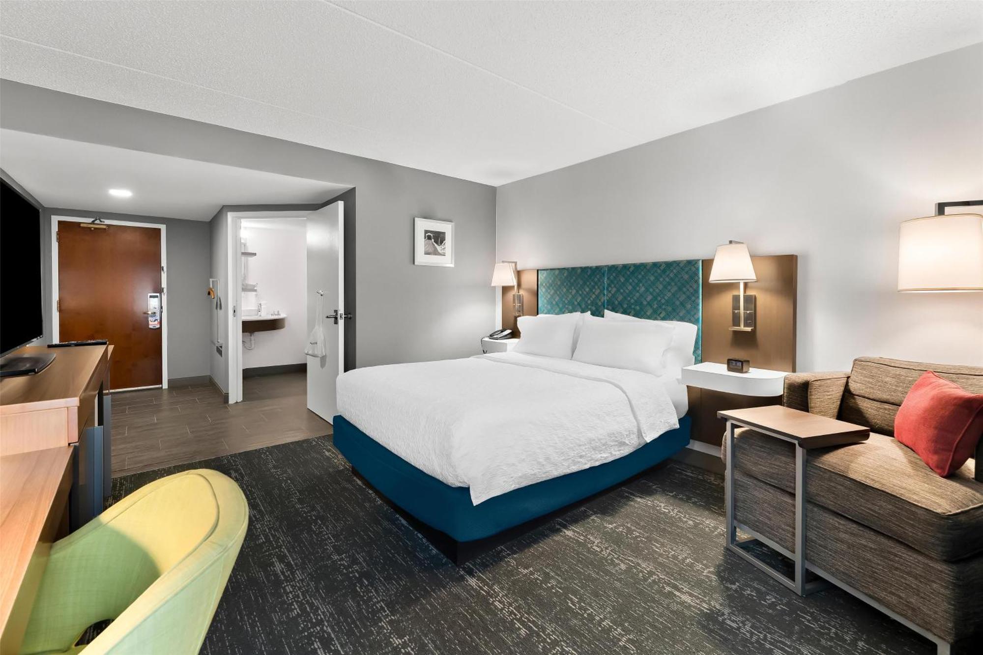 Hampton Inn & Suites Newtown Yardley Экстерьер фото