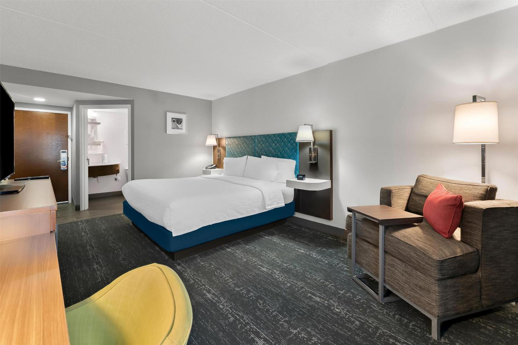 Hampton Inn & Suites Newtown Yardley Экстерьер фото
