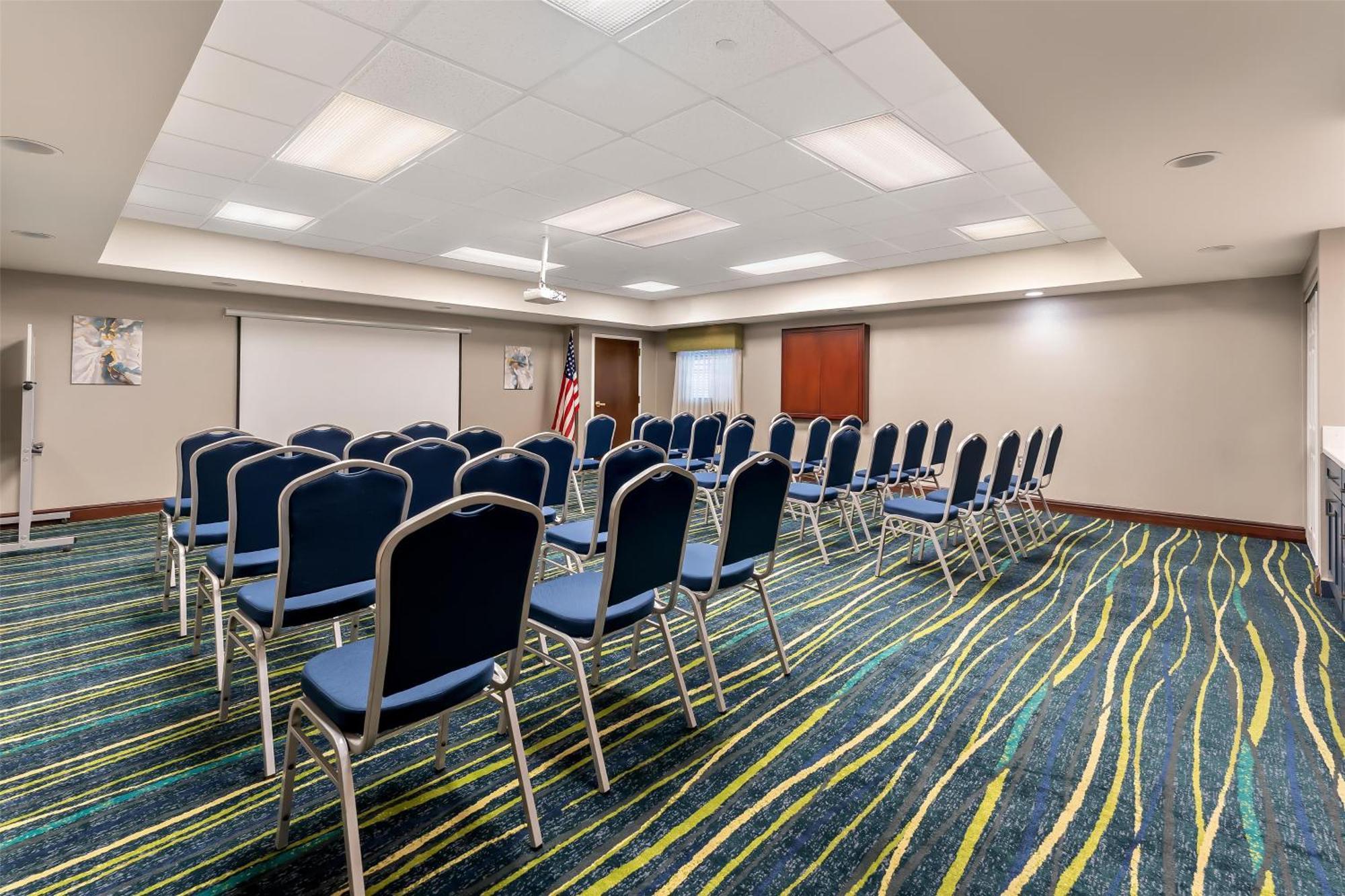 Hampton Inn & Suites Newtown Yardley Экстерьер фото