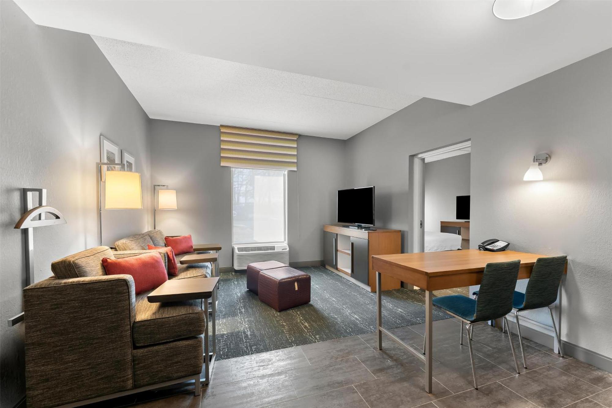 Hampton Inn & Suites Newtown Yardley Экстерьер фото