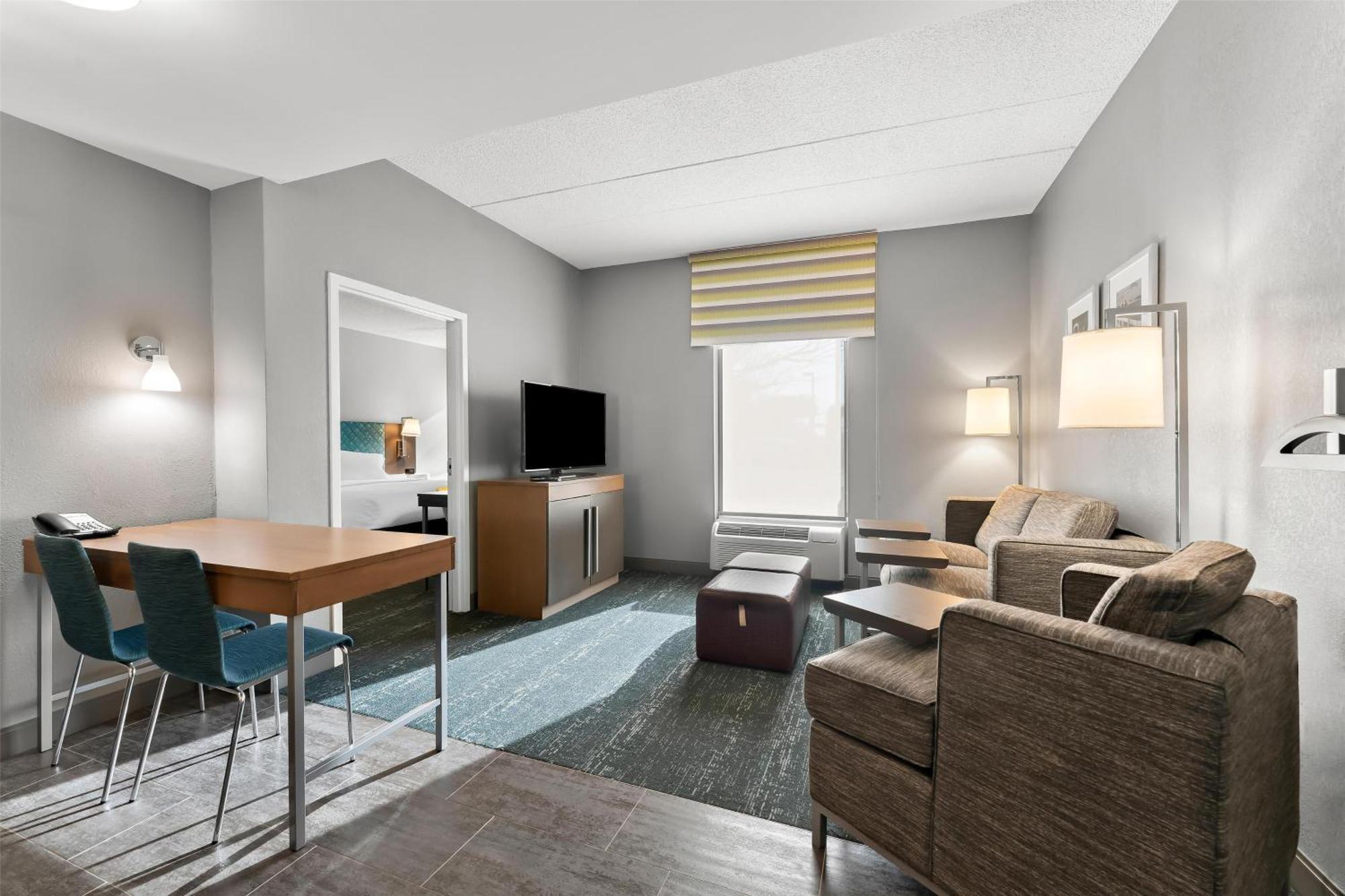 Hampton Inn & Suites Newtown Yardley Экстерьер фото