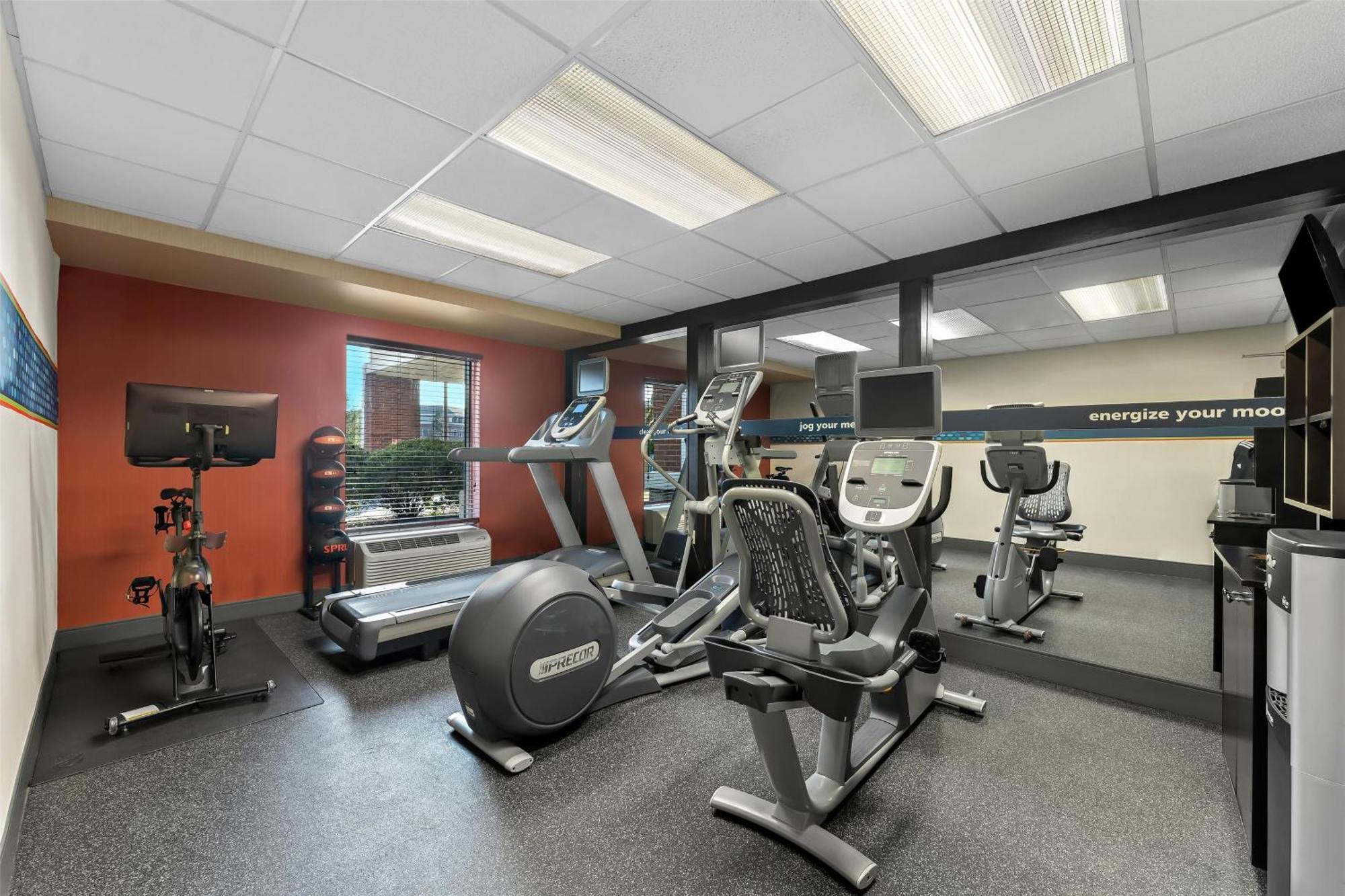Hampton Inn & Suites Newtown Yardley Экстерьер фото