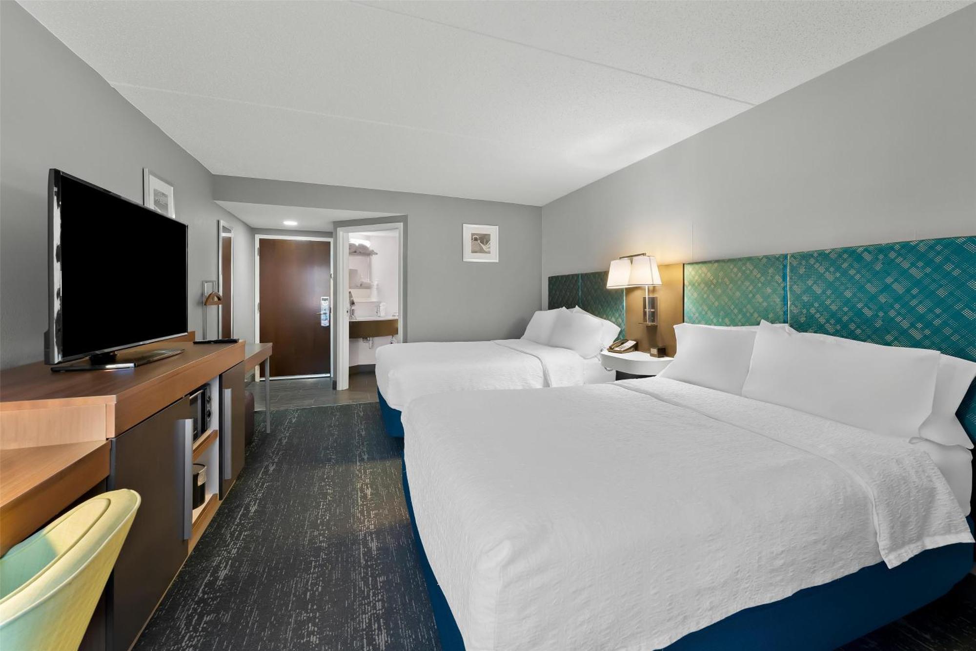 Hampton Inn & Suites Newtown Yardley Экстерьер фото