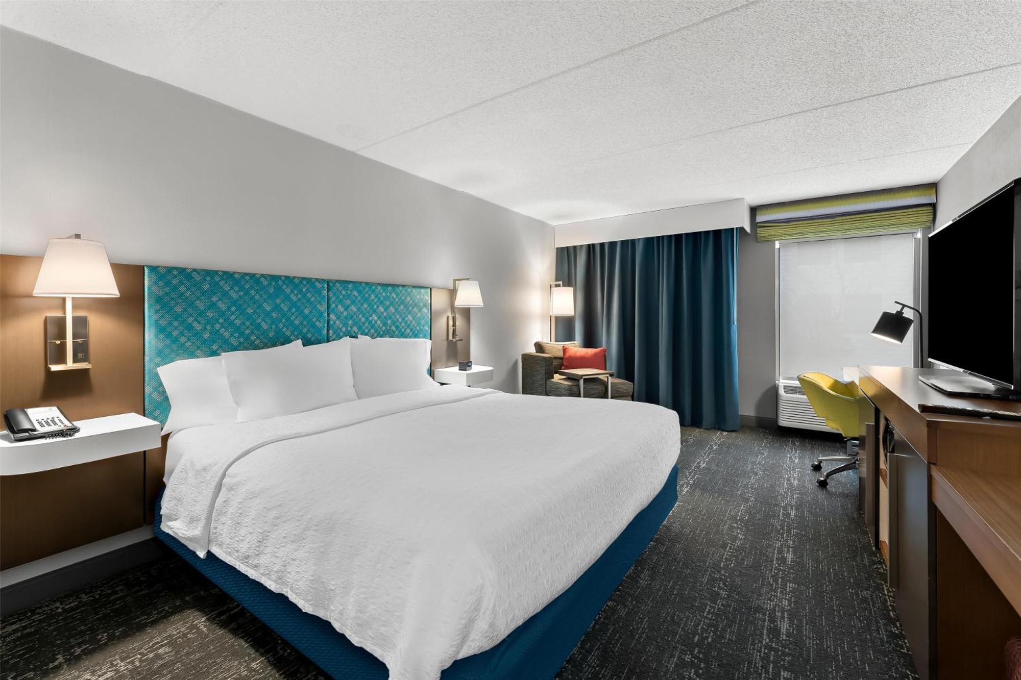 Hampton Inn & Suites Newtown Yardley Экстерьер фото