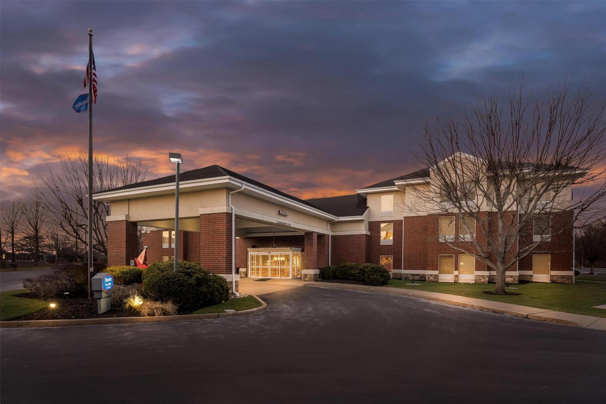 Hampton Inn & Suites Newtown Yardley Экстерьер фото