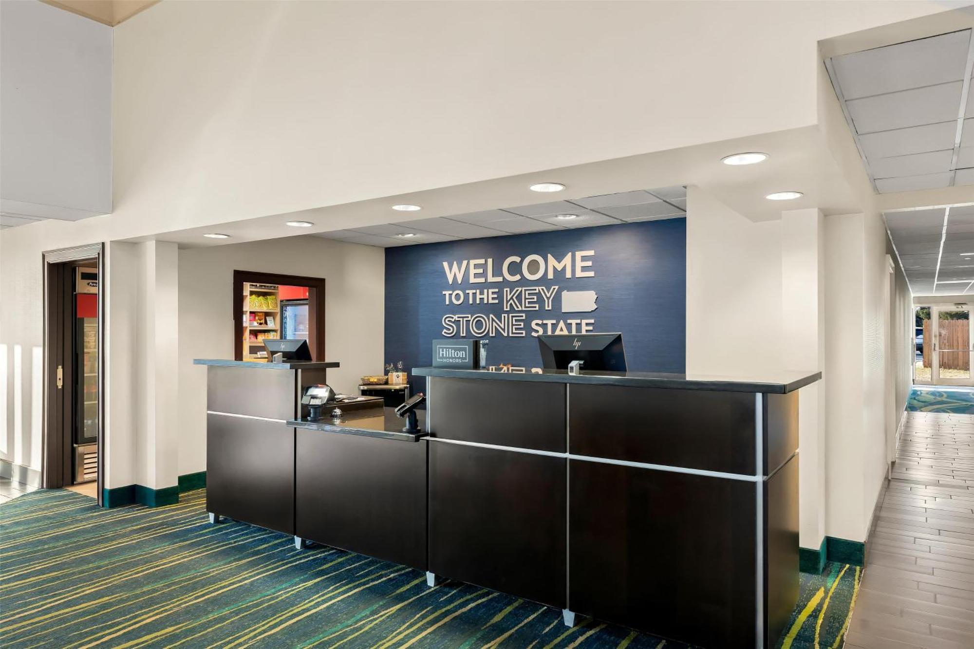 Hampton Inn & Suites Newtown Yardley Экстерьер фото
