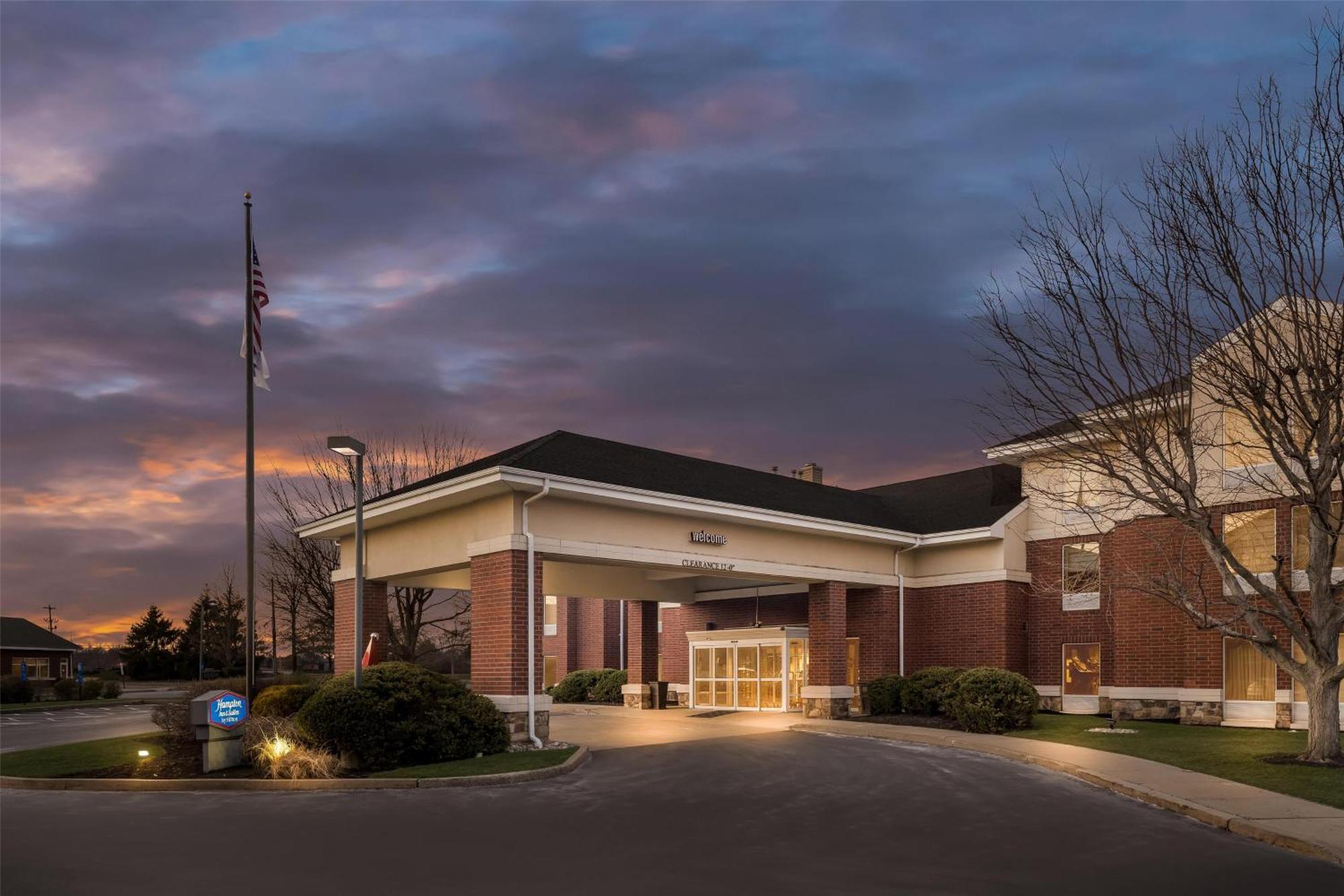 Hampton Inn & Suites Newtown Yardley Экстерьер фото