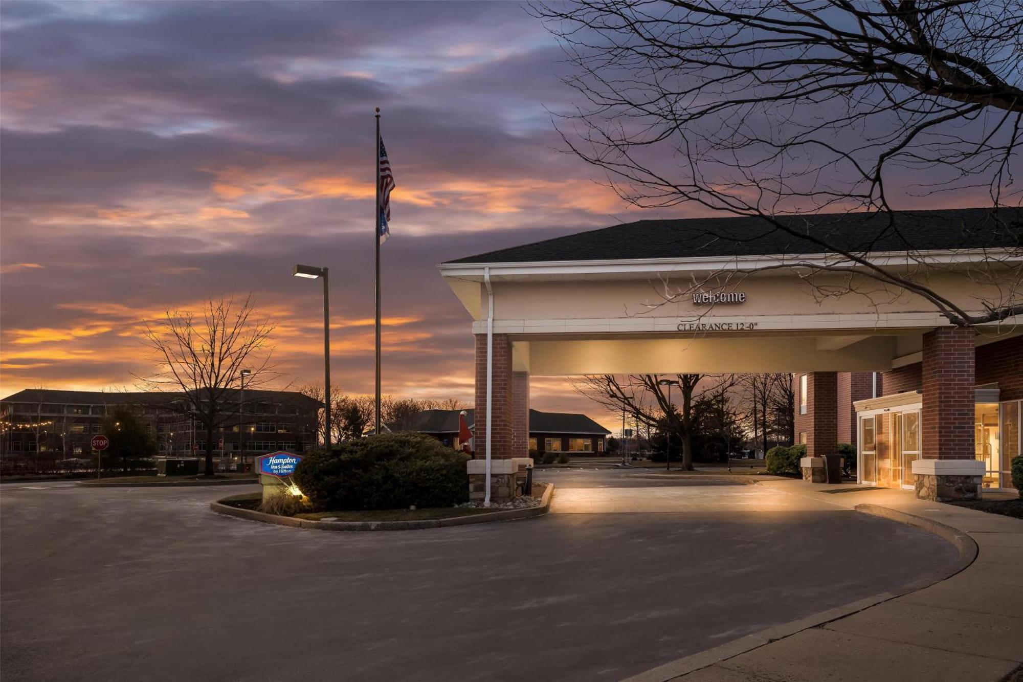 Hampton Inn & Suites Newtown Yardley Экстерьер фото
