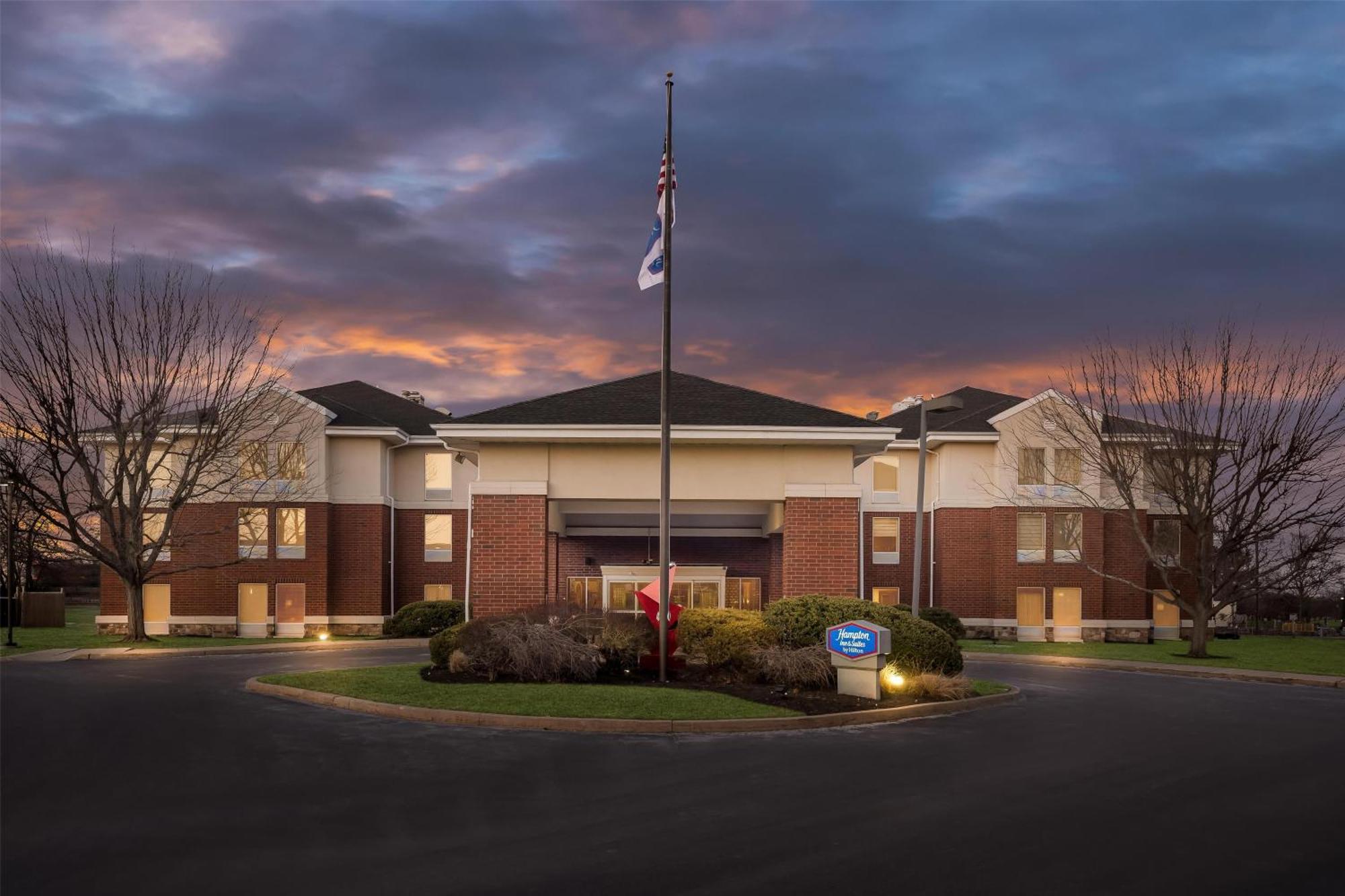 Hampton Inn & Suites Newtown Yardley Экстерьер фото